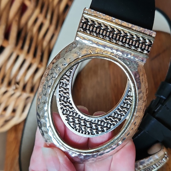 Chicos Silver Gold Black Hammered Metal Leather Belt 43" - Picture 4 of 13